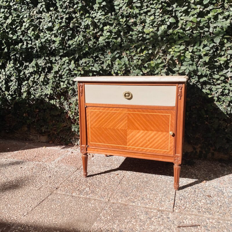Mesa de luz estilo Inglés